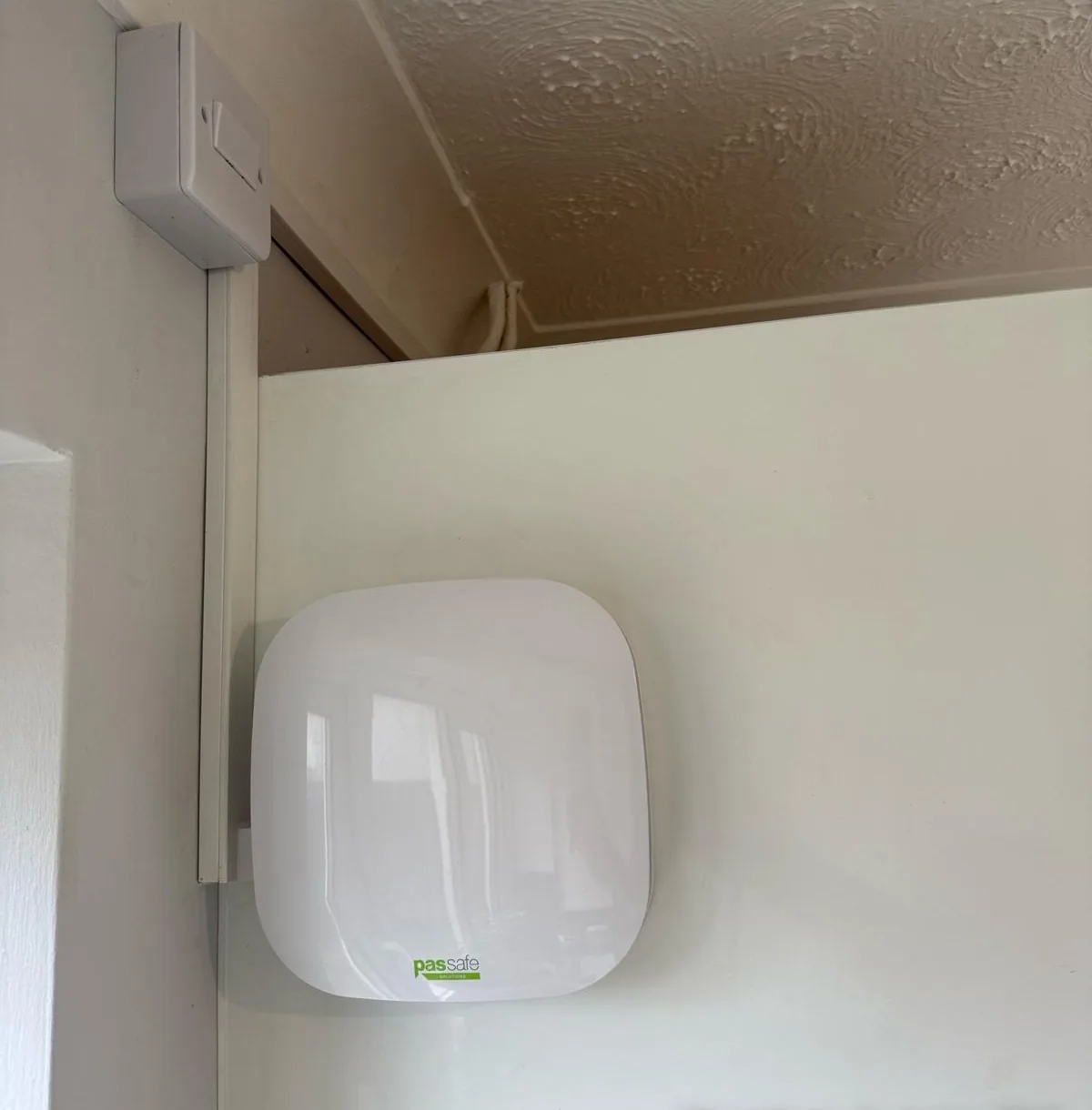 Continuous kitchen extract dMEV unit
