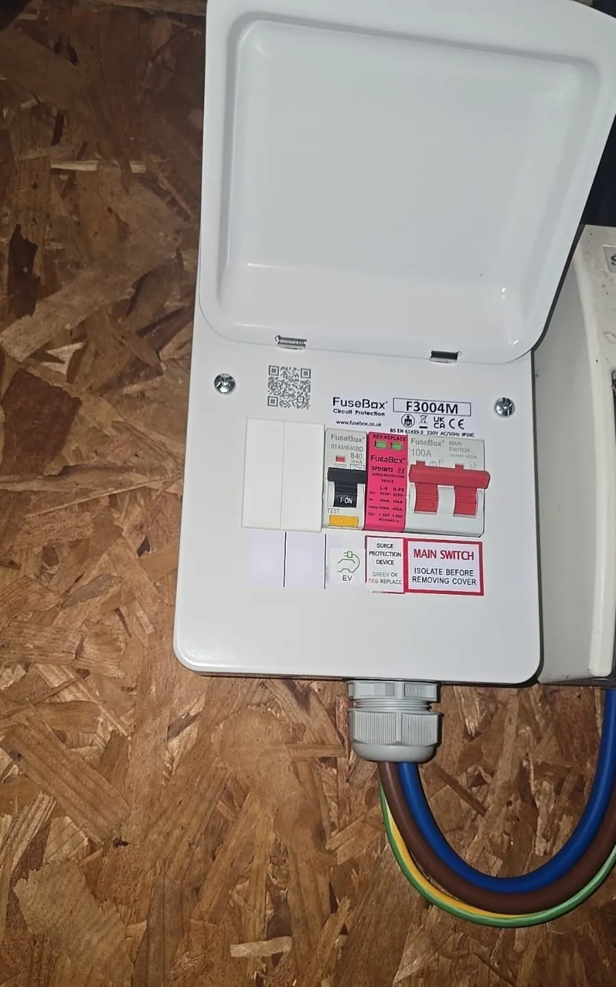 FuseBox internal terminal wiring and surge protection in Leighton Buzzard